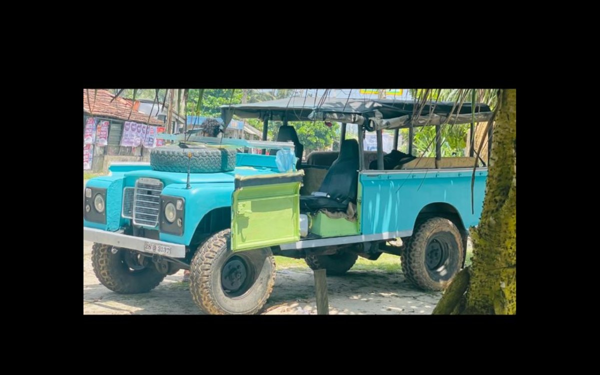 Land Rover  Safari  1990 Heavy Vehicle for Sale in Matara, Sri Lanka - Image 1