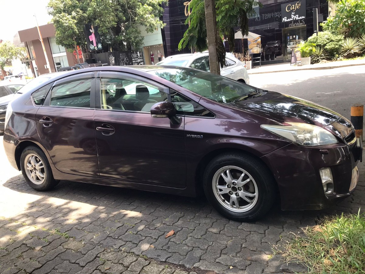 Toyota Prius 2011 Hybrid for Sale in Colombo, Sri Lanka - Image 1